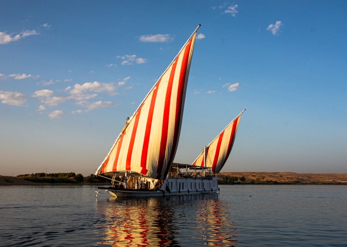 nile cruise traditional boat