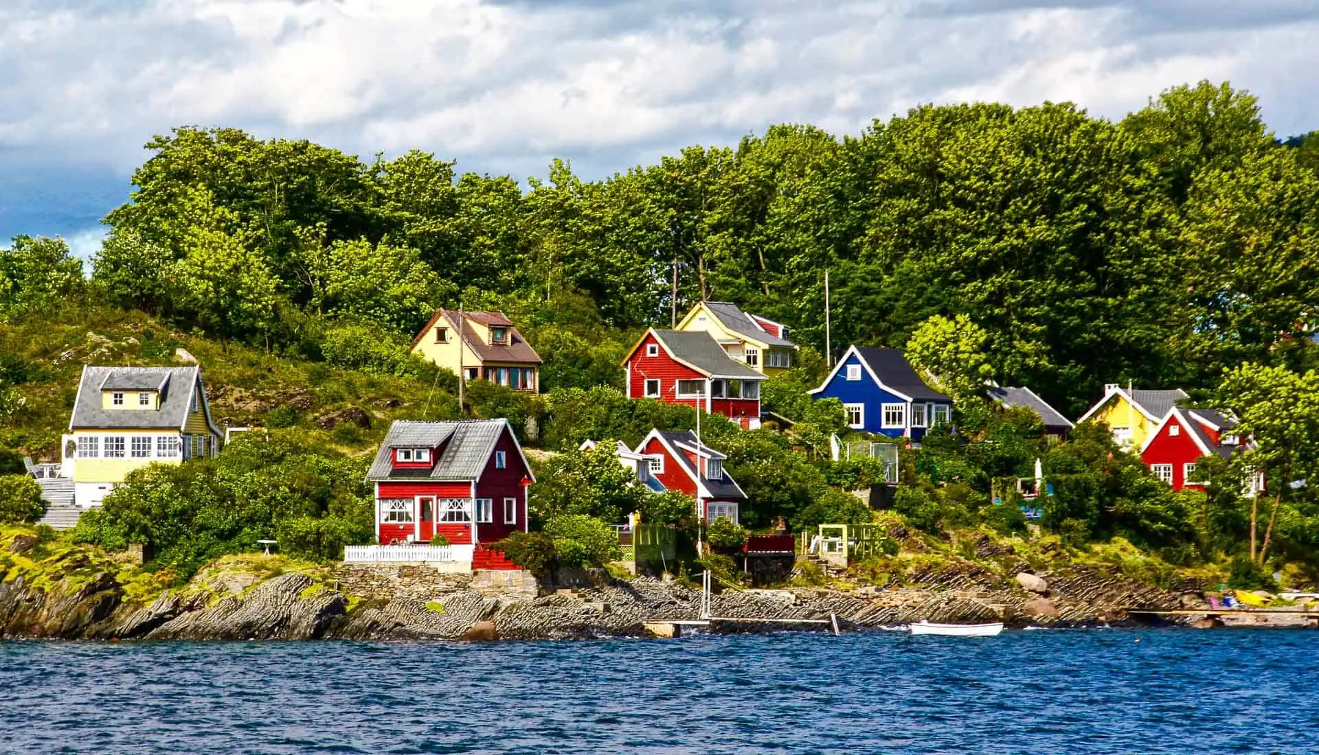 See the colourful summer cottages that dot the islands of Oslofjord during an Oslo city break.