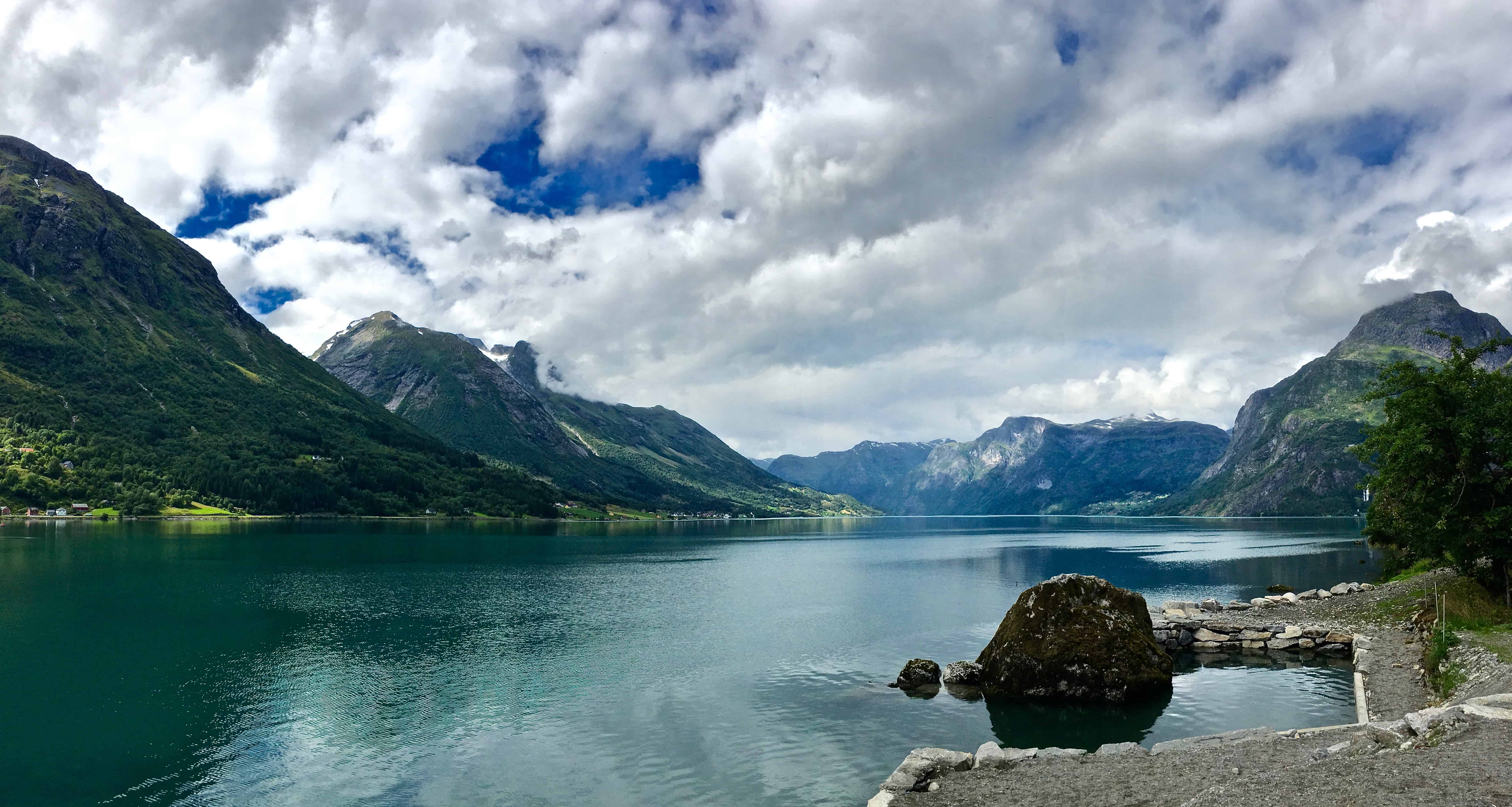 views-up-the-oppstrynsvatnet-norway