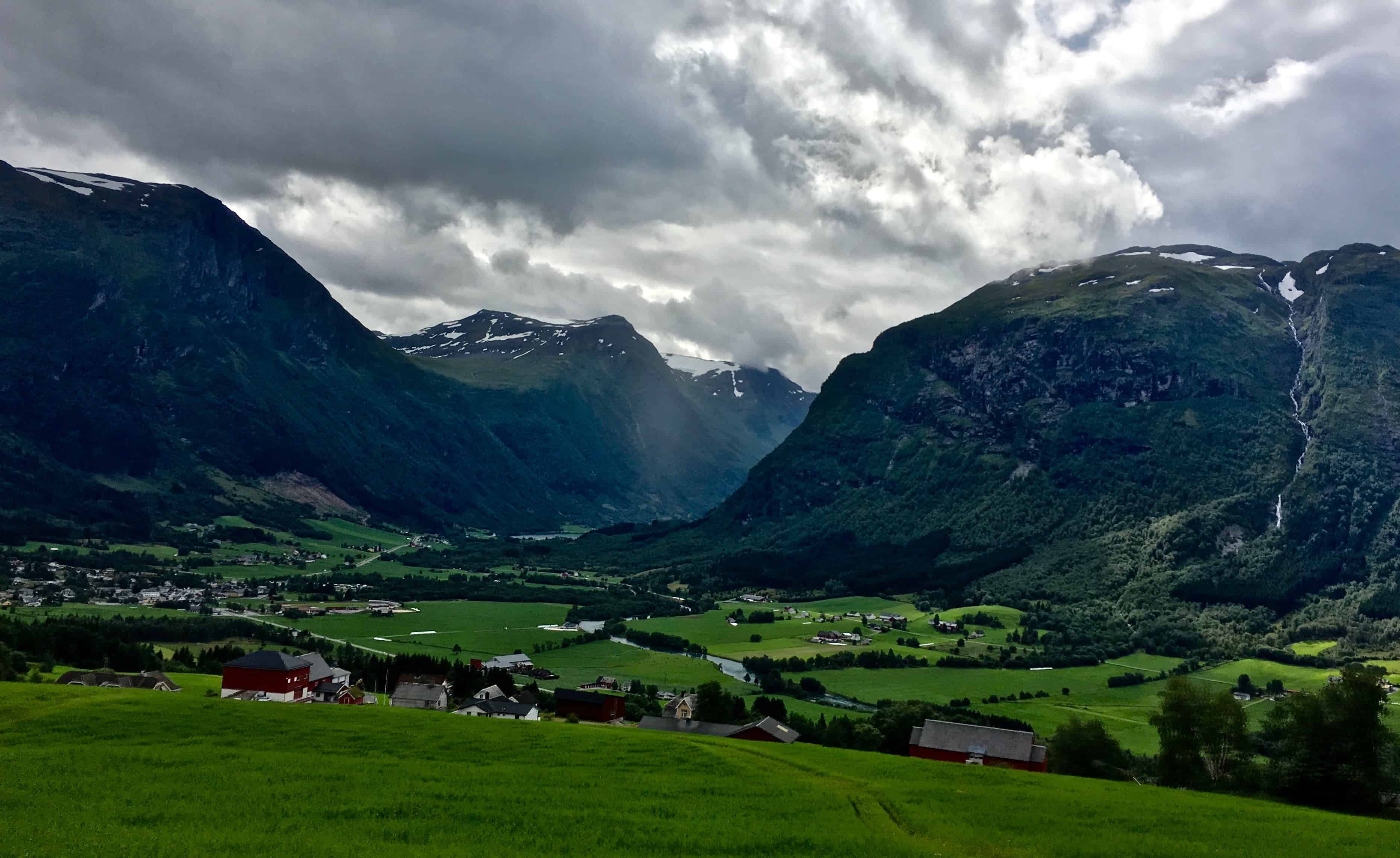villages-in-valley-between-mountains-norway 