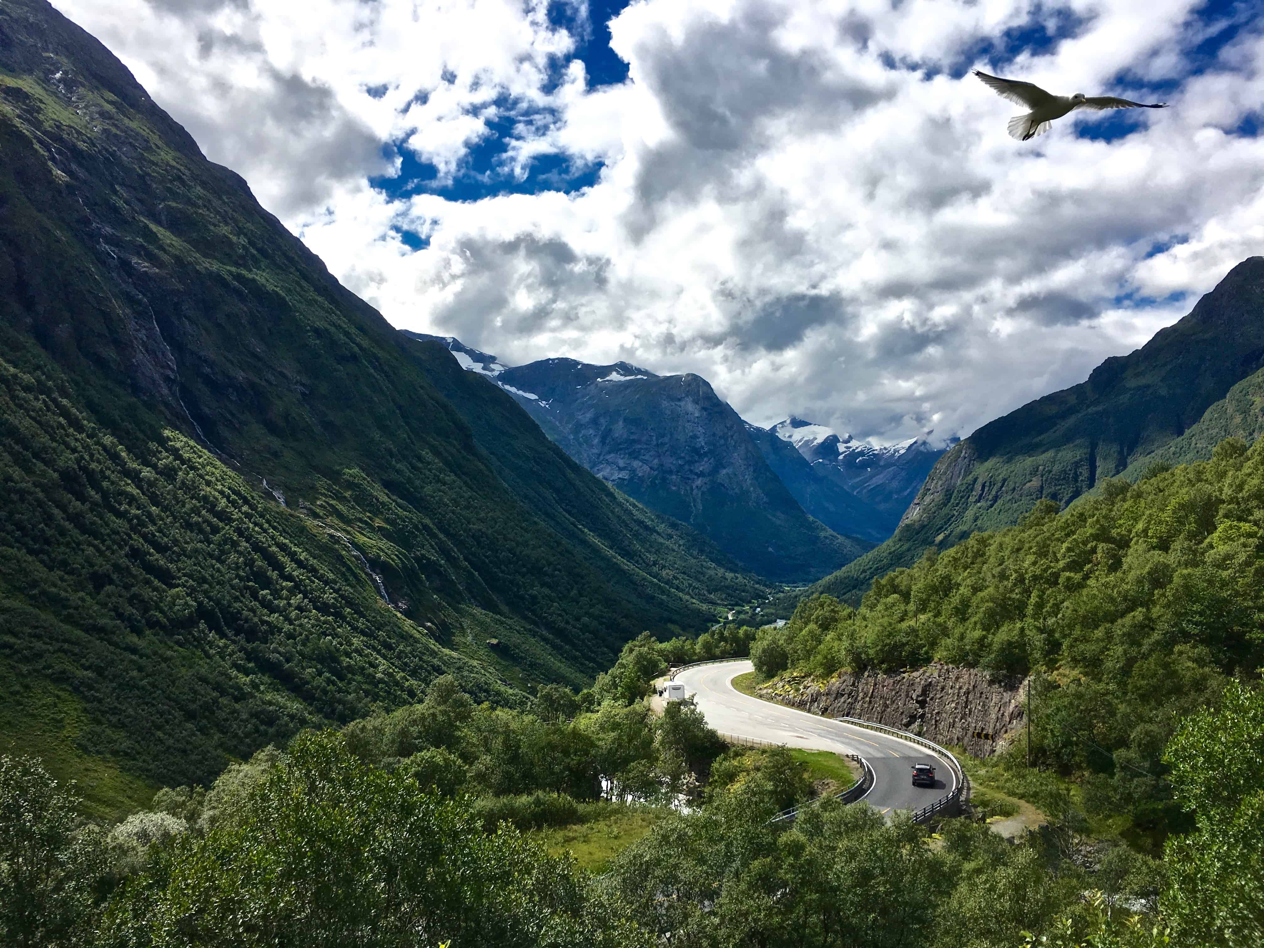 road-winds-through-stryn-valley-to-geiranger