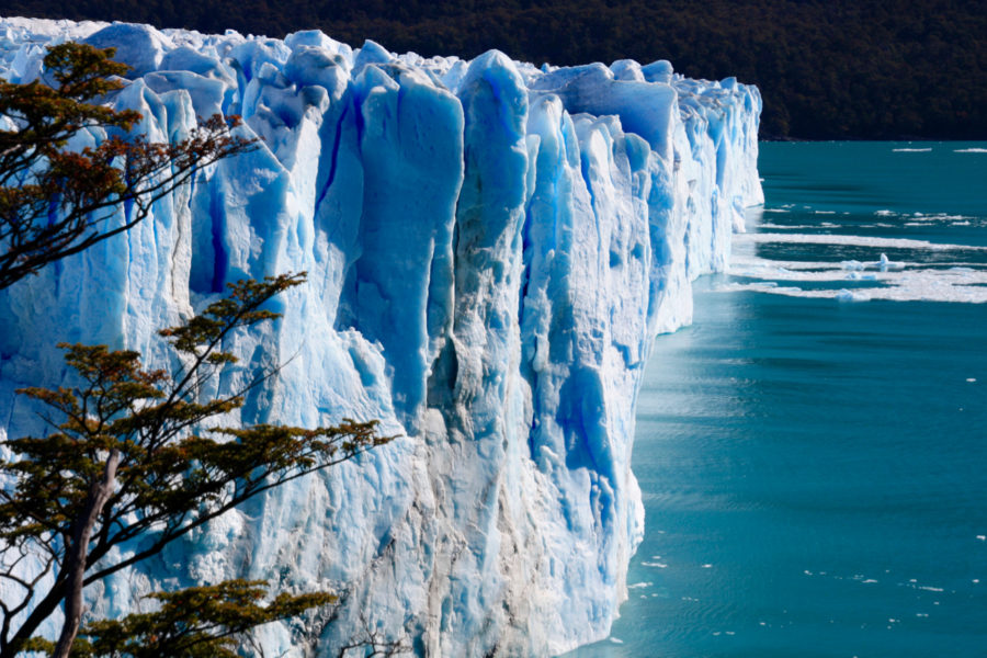 https://www.twofortheworld.com/wp-content/uploads/2017/04/Perito-Moreno-Glacier-Up-Close-900x600.jpg