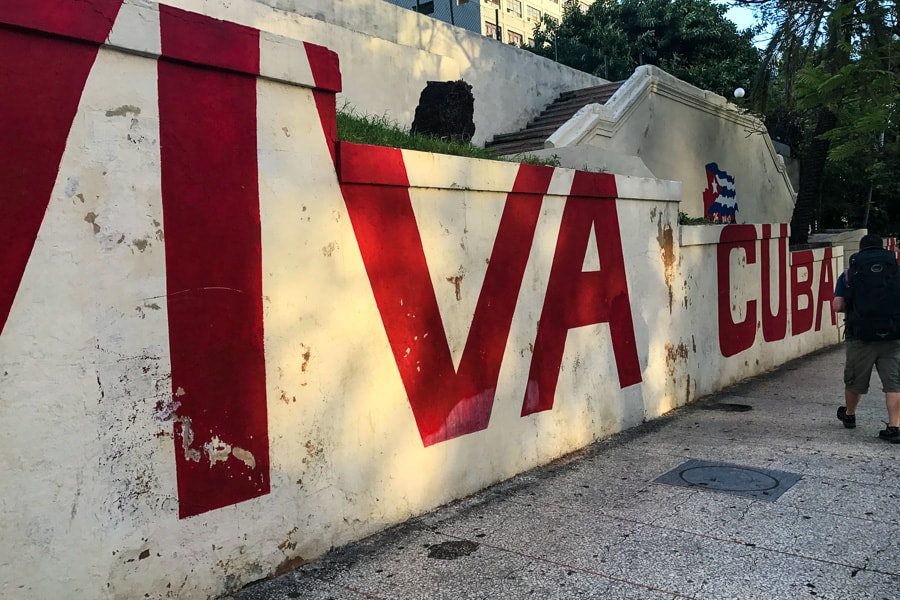 Viva Cuba painted in red on a white wall.