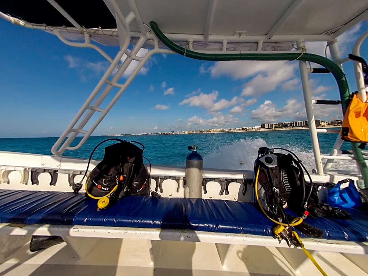 Cozumel diving - Our dive boat on the way to beautiful Cozumel