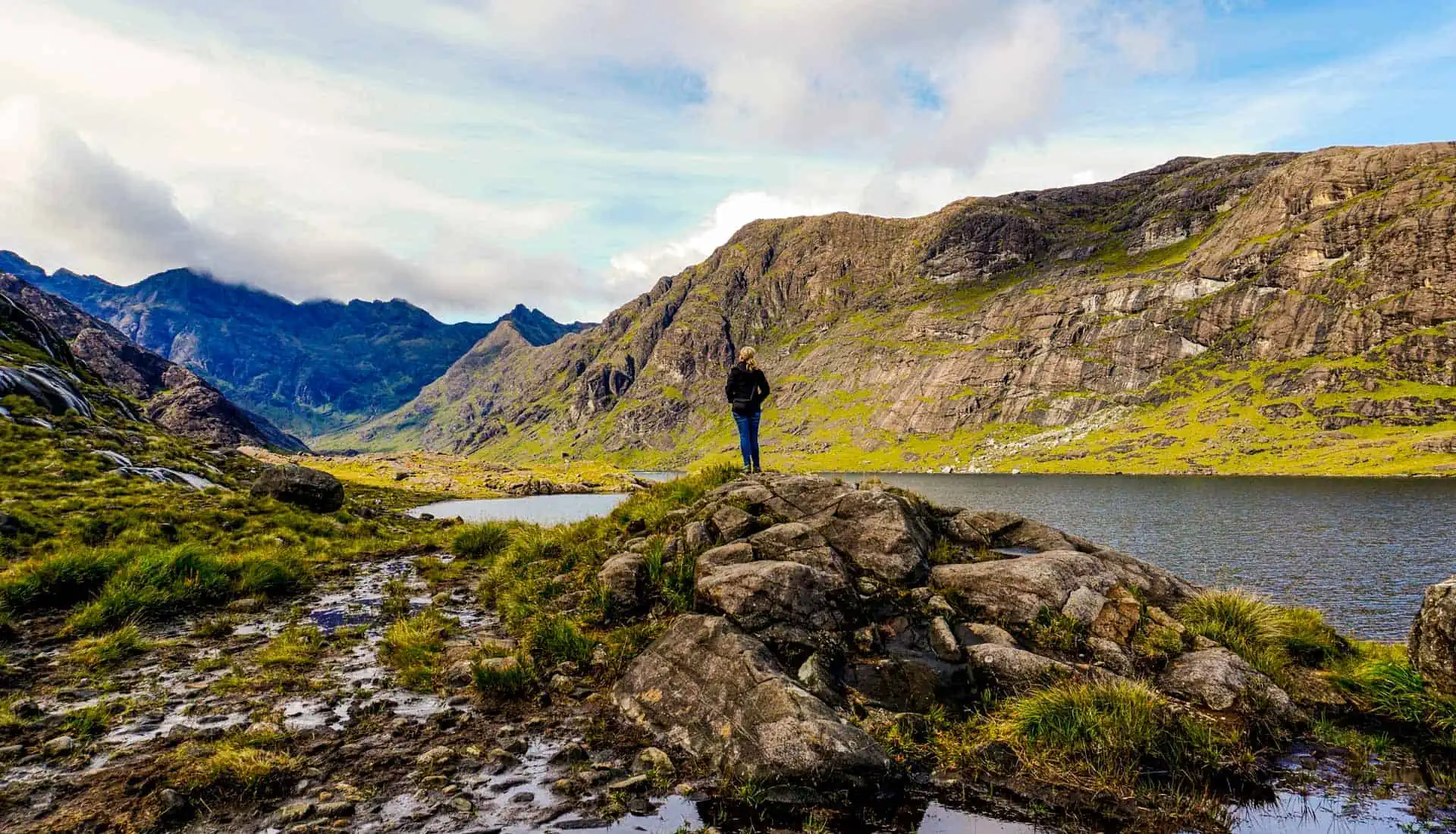 Be surrounded by stunning loch and mountain scenery are everywhere on an Isle of Skye road trip.