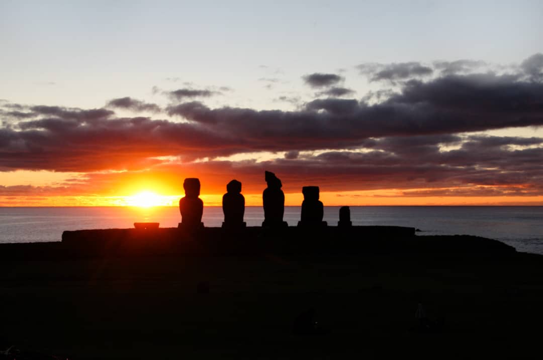 The statues of Rapa Nui at sunset: highlight of an Easter Island itinerary.