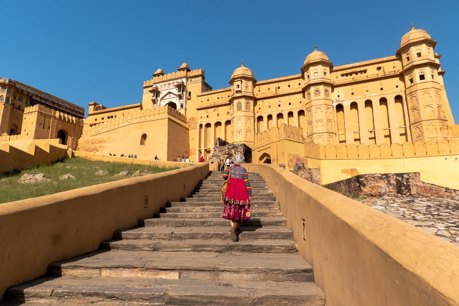 Rajasthan road trip – walking up to the incredible Amber Fort