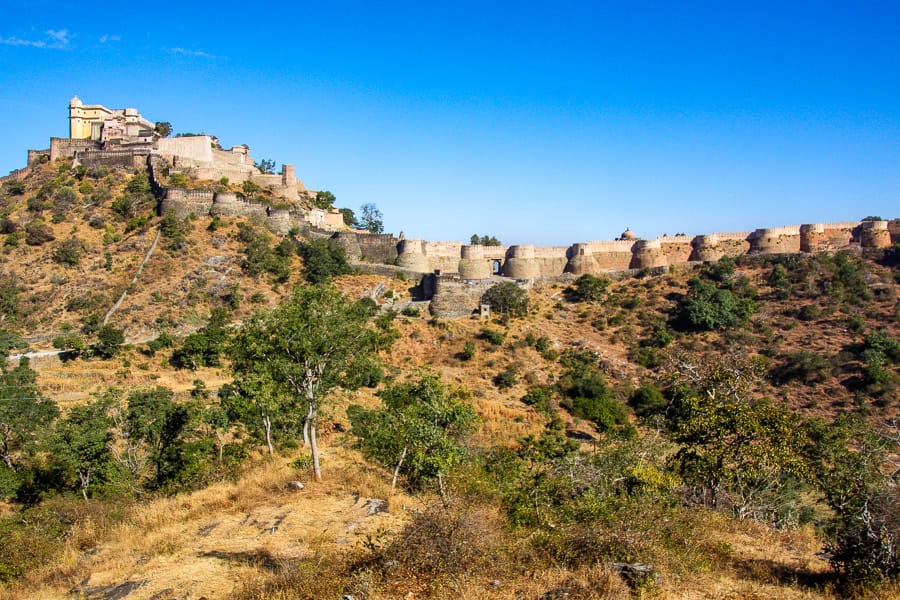 View of the sweeping walls of Kumbulgarh Fort, make sure you include it on your Rajasthan travels.
