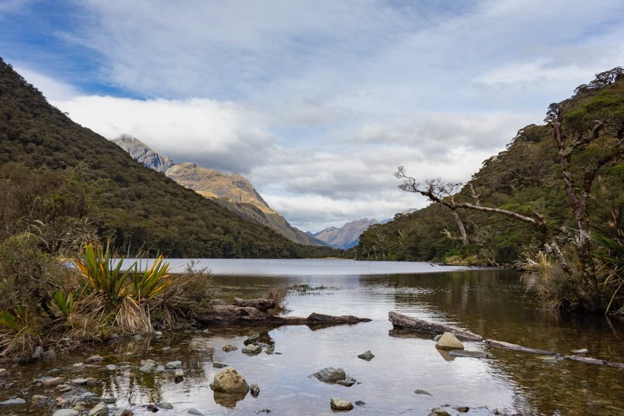 A lake scene with mountains in the background.