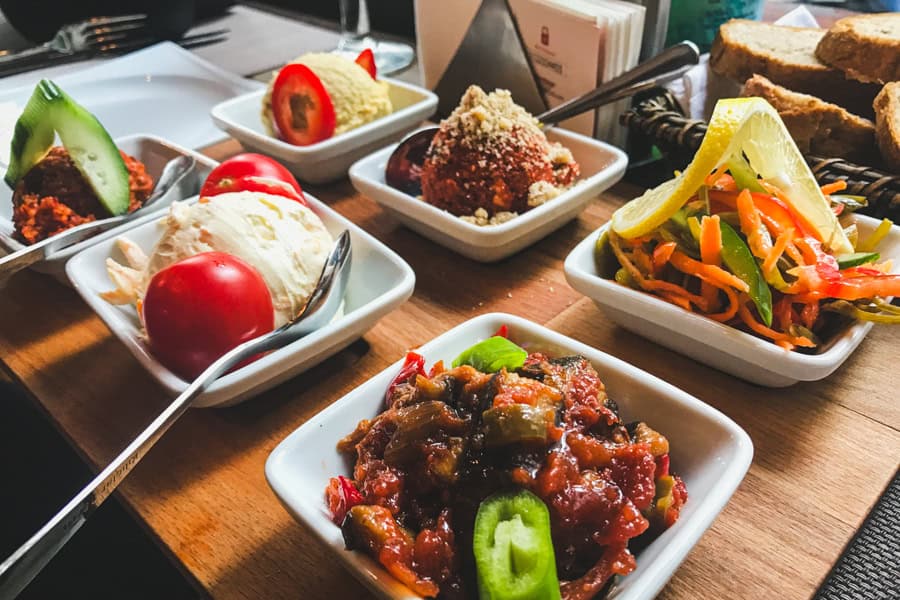 Small taster plates of Turkish food on a table.