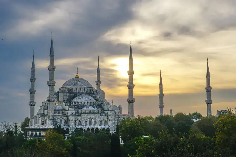 Views of the Blue Mosque at sunset in Sultanahmet – Fatih district is probably the best base for a 4 day Istanbul itinerary.
